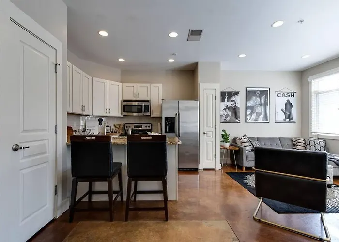 Cashville - Stylish Condo Minutes From Broadway
