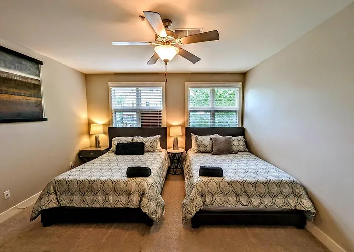 Cashville - Stylish Condo Minutes From Broadway